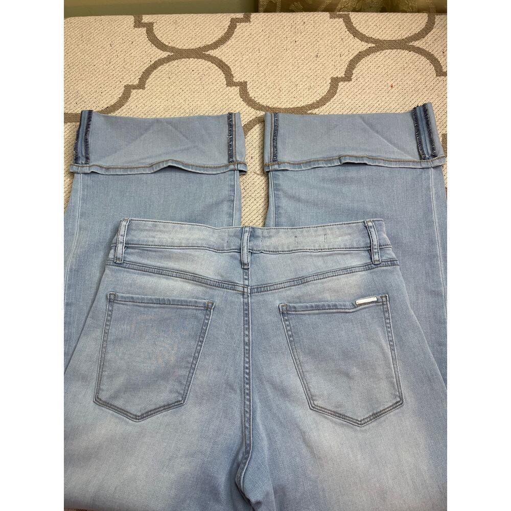 White House Black Market High-Rise Wide Leg Cuff Cropped Jean, size 8 - Picture 13 of 16